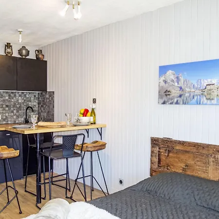 Le Roc De Peclet By Interhome Daire Val Thorens